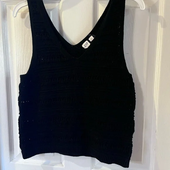 Two gap taps tank black and white.size Medium. - Picture 6 of 6